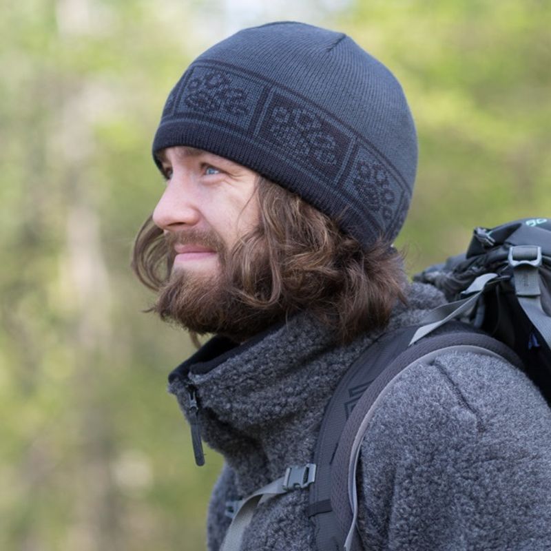 Birk beanie merino wool - paw pattern